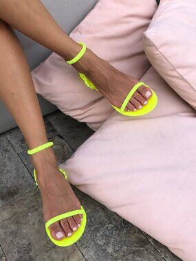 Aria Neon Yellow Studded Jelly Ankle Strap Sandals NWT Vacation Waterproof Flats